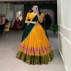 Atractivo Lehenga Choli de Algodón y Seda con Bordado de Hilo, Fabricante y Proveedor de Moda Femenina de Surat a Precio Económico - Product Image 1