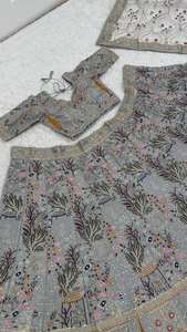 Este hermoso juego de lehenga seguramente impresionará, por lo que es una opción perfecta para sus bodas y otros eventos especiales - Product Image 5