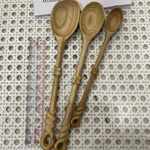 Cuillère en bois sculptée à la main Cuillère à dessert décorative Petite cuillère à soupe Artisanat Ustensiles de cuisine Couverts Fête Mariage Vaisselle - Product Image 1