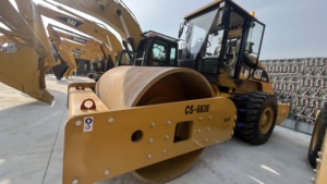 Compacteur vibrant d'occasion CAT CS-683E 18 tonnes en stock - Product Image 3