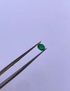 พลอยมรกตเม็ดเดี่ยวสำหรับนักออกแบบเครื่องประดับ พลอยสีเขียวธรรมชาติคุณภาพสูง 0.29 กะรัต ขนาดหลากหลาย บรรจุภัณฑ์ปลอดภัย ผลิตในอินเดีย - Product Image 4