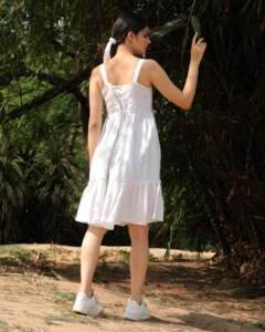 Robe longue de style droit de créateur occidental antique à la mode 100% coton pour les cadeaux d'anniversaire de fête à la plage articles de tenues d'été - Product Image 1