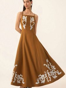 เดรสยาวสไตล์โบฮีเมียนวินเทจสำหรับผู้หญิง ปักลายสวยงาม แขนสั้น สไตล์ชาวนา ลำลอง เหมาะสำหรับวันพักผ่อนที่ชายหาด ผ้าฝ้ายธรรมชาติ 100% - Product Image 2