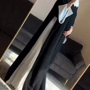 Abayas élégantes et modestes brodées à la main pour femmes, plis latéraux exclusifs, robes traditionnelles formelles de Dubaï, tissu respirant - Product Image 1