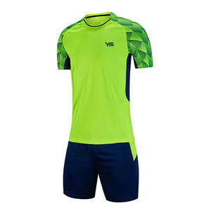 El mejor uniforme de fútbol de verano de material, camiseta transpirable fácil de usar con logotipo personalizado e impresión de nombre para jugadores activos - Product Image 2