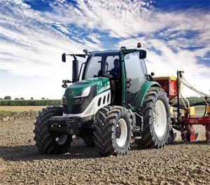 Tracteur agricole de haute productivité, assurance qualité, modèle P5130 Mf Arbos, 70 CV, 4 roues motrices, transmission par engrenages avec moteur, boîte de vitesses et pompe. - Product Image 4