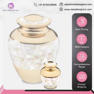 Vente en gros d'urnes commémoratives en laiton nacré poli doré contenants décoratifs de qualité supérieure pour le stockage des cendres - Product Image 4