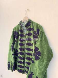 Veste d'hiver en velours brodé Suzani à la main veste courte Suzani pour femmes veste matelassée courte taille libre - Product Image 2