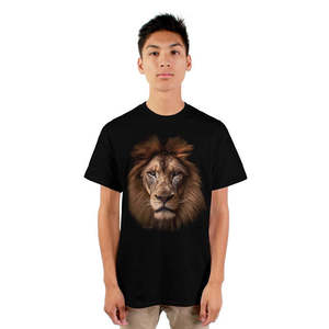 Camiseta Extra Grande para Hombre The Regal Lion de Gildan, Jersey de 220g con Patrón Animado y Logotipo Impreso, Talla de Camiseta de Jersey de 200g - Product Image 1