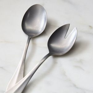 Compre en línea un juego de servidor de ensalada de metal hecho a mano de primera calidad para una experiencia de comedor y servicio de cocina moderna - Product Image 1