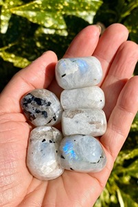 Pierre de lune arc-en-ciel pierre dégringolée Offre Spéciale pierres de cristal de guérison naturelles gravier pierres dégringolées pour cadeaux et spiritualité - Product Image 6