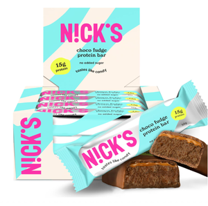 Barra de Proteína Keto NICKS Choco Fudge, Bocadillos de Chocolate Bajos en Carbohidratos, Sin Gluten (12 x 50 g) - Product Image 1