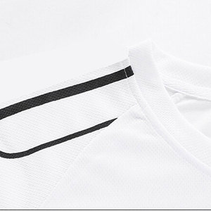 Conjunto de camiseta y pantalones cortos de algodón para hombre, corte ajustado, manga corta, en venta en línea. - Product Image 4