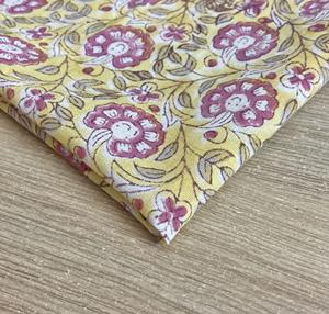 Tela Vintage con Estampado Floral Indio Hecho a Mano, Estilo Floral Indo-Europeo - Product Image 3