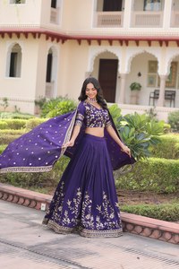 LAHENGA CHOLI DUPATTA NC VICHITRA SILK PARTY FLOWER EMBROIDERY avec des broderies florales en soie VICHITRA, ornées de sequins et de zari, pour toutes les saisons - Product Image 3