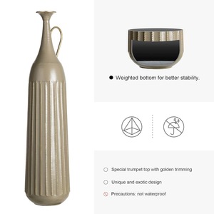 Vase à fleurs en métal design pour une décoration de table époustouflante et une belle composition d'intérieur moderne - Product Image 6