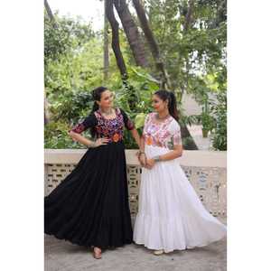 ชุดผ้ากาวน์ & ผ้า reyon WORK14กก. พร้อมด้ายปักลาย kutchi gamthi ทำงานขนาด L (เย็บ40นิ้ว) - Product Image 1