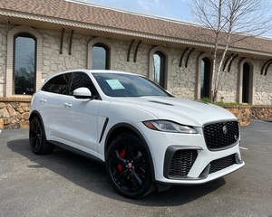 รถยนต์มือสองคุณภาพดี ปี 2022 F-PACE SVR AWD พร้อมจอแสดงผลบนกระจกหน้า - Product Image 1