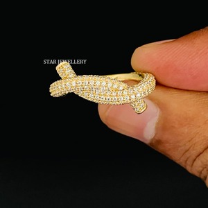 Bague d'anniversaire de luxe pour femme en or massif 14 carats sertie de diamants naturels en pavé torsadé - Product Image 4