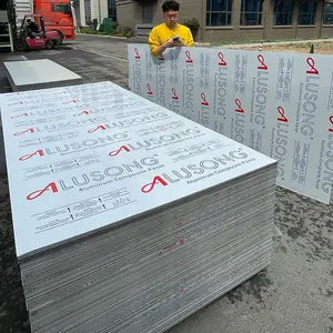 Feuille Alucobond 400cm * 150cm * 4mm Panneaux composites en aluminium pour murs extérieurs