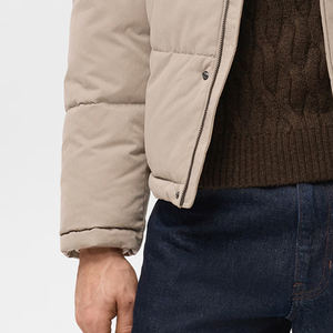 Chaqueta Clásica Impermeable de Moda Urbana / Material Suave y Duradero con Diseño Acolchado, Mangas Largas con Puños Abotonados - Product Image 3