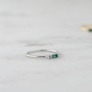 Bague en argent sterling 925 faite à la main fournisseur de bijoux fins en gros vert baguette taille émeraude et pierre précieuse Cz ronde plaquée or - Product Image 2