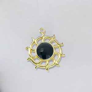 Colgante de moda con abalorio chapado en oro de piedras preciosas de ónix negro redondo-Joyería de abalorios de plata 925-Pieza de joyería al por mayor - Product Image 1