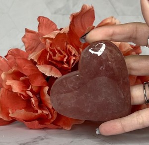 Venta al por mayor rosa fresa cuarzo hinchado corazón curación Natural cristal amor energía Reiki corazón Chakra meditación Feng Shui tallado - Product Image 5