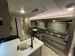 Nueva caravana F-o-r-e-s-t R-i-v-e-r Wildwood 31KQBTS 2025 lista para la venta - Product Image 6