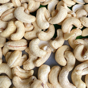 Anacardos crudos orgánicos de fábrica de Vietnam Ww180 Ww210 Ww240 Ww320 Viet Nam Santigo Ltd Cliente OEM ODM Requisito - Product Image 1