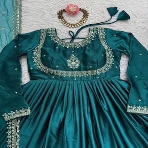 Truyền thống Ấn Độ phong cách anarkali với nặng bướm Net dupatta và mềm Micro bông lót bán buôn sẵn sàng - Product Image 6