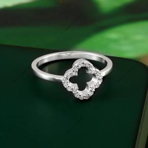 แหวนเงินแท้ 925 ชุบทอง 14k ประดับเพชรซิคอน ดีไซน์คลาสสิก สวยหรู ระยิบระยับ เหมาะสำหรับงานแต่งงานและงานหมั้น - Product Image 1