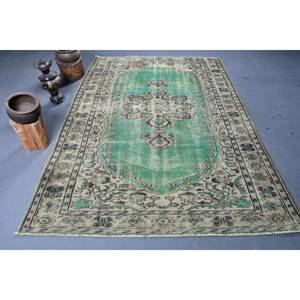 Alfombra turca vintage de 5,7x8,7 pies, diseño de retazos de lana verde y beige, respaldo de látex para el hogar, estilo rectangular, Tabriz - Product Image 1