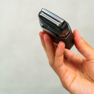 Afeitadora Eléctrica Inalámbrica para Hombre, Resistente al Agua IPX7, Afeitadora Rotativa de Doble Cuchilla USB, Recortadora de Barba Lavable, Cortadora de Pelo para Cara y Cuerpo - Product Image 1