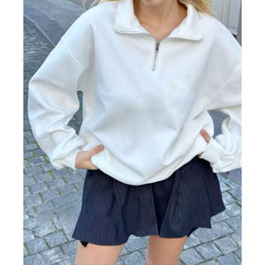 Top Atlético recortado suave para mujer con cremallera en cuarto, transpirable, antiarrugas, estilo deportivo informal, posición frontal con logotipo - Product Image 4