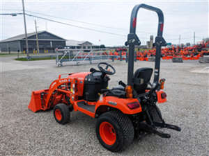 รถแทรกเตอร์ล้อ Kubota BX1880 มือสองสำหรับฟาร์ม พร้อมส่วนประกอบหลัก เช่น เครื่องยนต์และเกียร์ - Product Image 6