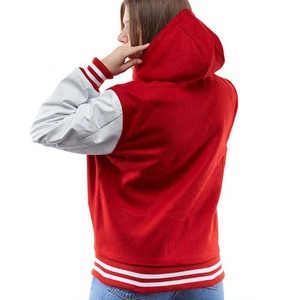 Chaquetas universitarias con logotipo de diseño personalizado al por mayor, chaquetas de béisbol informales con letras y capucha, chaquetas de lana con mangas de cuero para mujer - Product Image 5