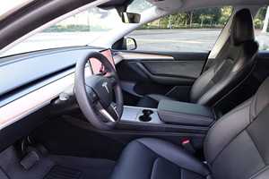 รถยนต์รุ่น Model-Y ปี 2024 แบบ Long Range เกียร์อัตโนมัติ เบาะหนัง ล้อแม็ก R18 พร้อมกล้อง ระยะทางวิ่ง 310 ไมล์ สภาพดี พร้อมใช้งาน - Product Image 4