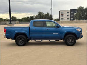 Usado 2017 T * oyota Tacoma SR5 V6 - Product Image 2