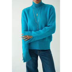 เสื้อสเวตเตอร์ถักแขนผ่าสีน้ำเงิน - Product Image 3