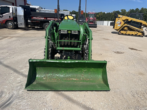 Tractor John Deere 3025E usado original de 120 hp 4x4 para agricultura a precios muy económicos en venta. - Product Image 3