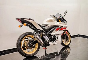 VENTA CON DESCUENTO - Motocicletas Deportivas YZF-R3 Edición 60 Aniversario del Campeonato Mundial de GP en Venta - Product Image 2