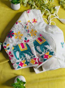 Collection Premium Look élégant Nouvelle variété Khadi Coton avec chemisier brodé au point de chaîne au taux le plus bas - Product Image 2