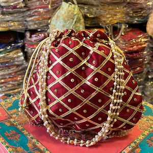 Indien Ethnique Potli Sac Designer Soie Brodé Perle Poignée Sac À Main Femmes Retour Cadeau De Mariage faveur Pochettes À Cordon - Product Image 1