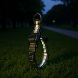 Collier pour animaux de compagnie bicolore avec bandes réfléchissantes pour les promenades en extérieur et la visibilité - Product Image 3