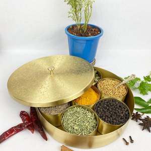 Masala ทองเหลืองกล่องเครื่องเทศเจ็ดช่องกล่องเครื่องเทศสำหรับห้องครัวทำด้วยมือในอินเดียดีไซน์ใหม่ - Product Image 1