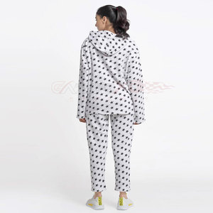 Chándal de invierno de alta calidad para mujer, nueva moda, conjunto de lana de algodón de 2 piezas, estilo informal con logotipo impreso y técnicas de tinte - Product Image 3