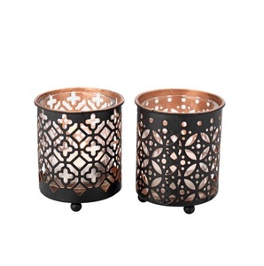 Bougeoir votif en métal minimaliste pour rehausser les intérieurs modernes avec une lueur subtile et une touche artistique vintage - Product Image 3