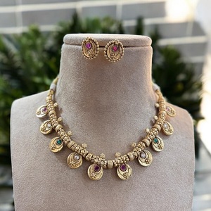 Conjunto de Rajwadi chapado en oro de calidad superior con pendientes para mujer, collar clásico de diseñador para ropa de boda - Product Image 1