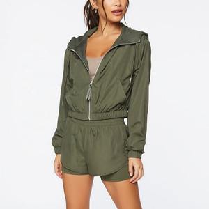 Conjunto de 2 Piezas de Chaqueta y Pantalones Cortos Deportivos con Bloques de Color Personalizados de Poliéster para Mujer, Cortavientos, Chándal - Product Image 4